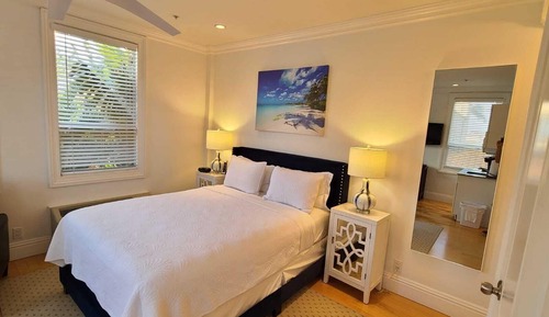 Studio Supérieur, 1 grand lit, réfrigérateur et four à micro-ondes, vue jardin