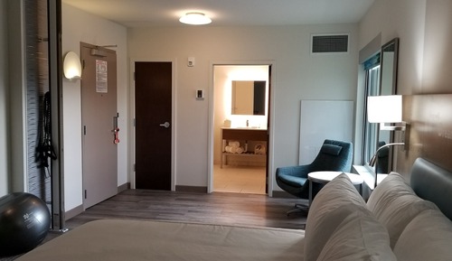 Suite, 1 chambre, accessible aux personnes à mobilité réduite (Communications, Roll-In Shower)