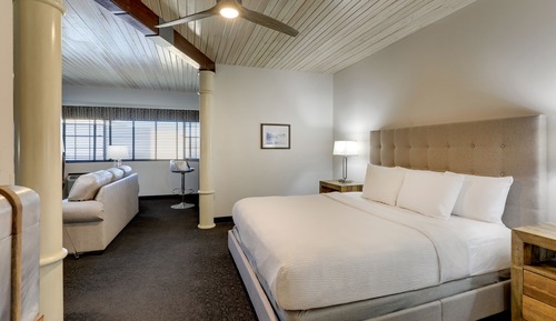 Suite Supérieure, 1 très grand lit et 1 canapé-lit, bain à remous