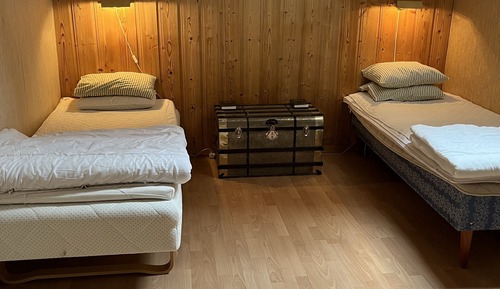 Chambre avec lits jumeaux, 2 lits une place, salle de bains commune (No pets allowed)