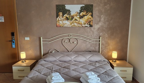 Chambre Quadruple Exclusive, salle de bains attenante, en bord de piscine