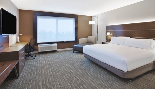 Chambre Standard, 1 très grand lit (Communications, Roll In Shower)