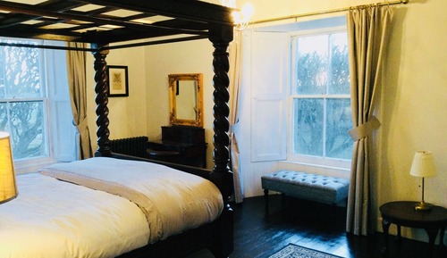 Chambre Double, salle de bains attenante, vue jardin