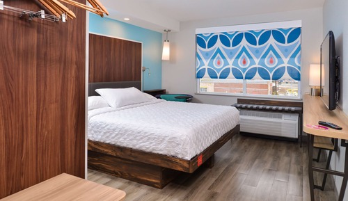 Chambre, 1 très grand lit, accessible aux personnes à mobilité réduite (Hearing)