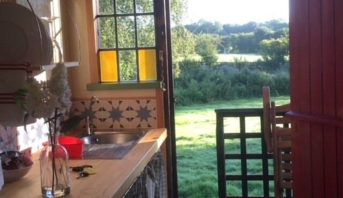 Chambre, salle de bains privée, vue jardin (Tom (Shepherd's Hut))