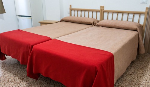 Chambre avec lits jumeaux, salle de bains privée (Exterior)