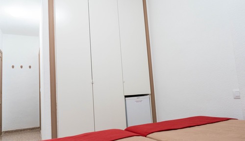 Chambre avec lits jumeaux, salle de bains privée (Interior)