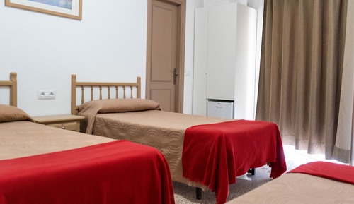 Chambre Triple, salle de bains privée (Exterior)