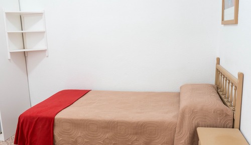 Chambre Simple, salle de bains commune (Interior)