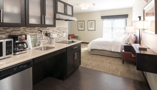 Suite Studio, 1 grand lit, accessible aux personnes à mobilité réduite (Mobility, Roll-In Shower)
