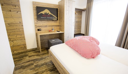 Chambre Double, 1 grand lit, vue montagne