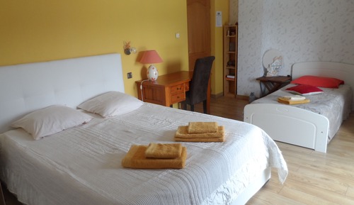 Chambre Triple (Ensoleillée)