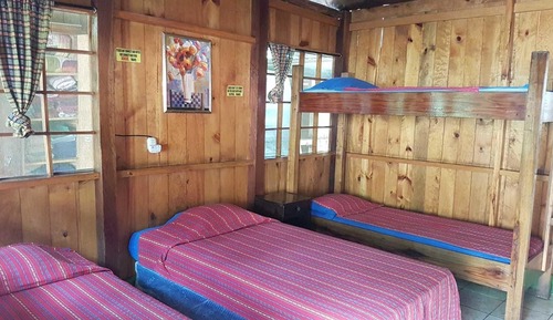 Chambre Quadruple Standard, salle de bains privée (2 Single and 1 Bunk Bed)