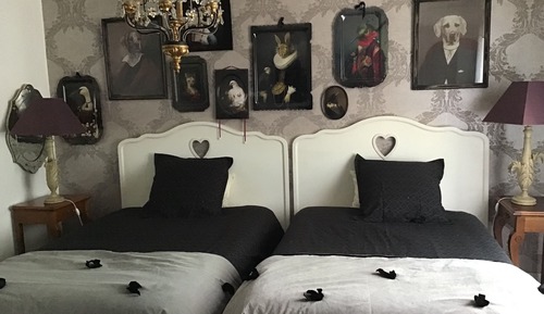 Chambre avec lits jumeaux, salle de bains attenante (Cuir et Tabac)