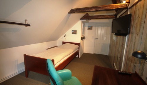 Chambre Simple Économique, 1 lit une place, salle de bains commune