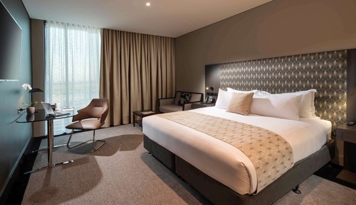 Chambre Deluxe, 1 très grand lit, accès au salon club (Executive)