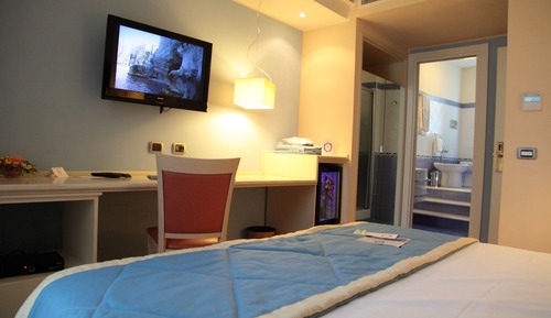 Chambre Confort Double ou avec lits jumeaux, balcon, vue ville