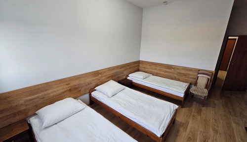 Chambre Triple Standard, non-fumeurs, salle de bains privée