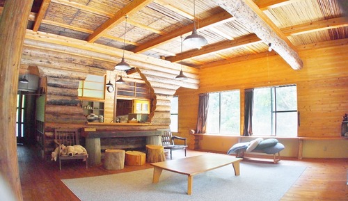 Chambre Familiale (Log House Style)