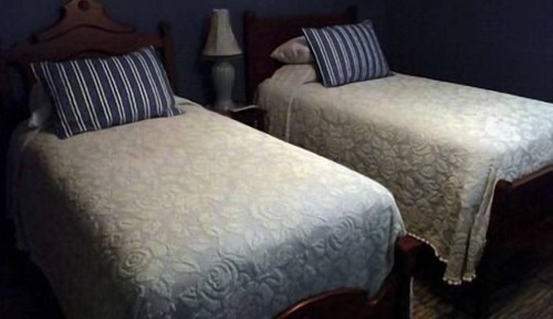 Chambre Triple, salle de bains privée (Le Colour Bleu)