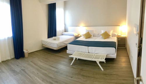 Chambre Triple Standard (Double Room 2 adults + 1 child)