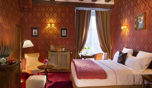 Chambre Double Confort, salle de bains attenante, vue parc