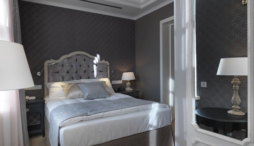 Chambre Simple Supérieure, 1 grand lit 1 place, vue ville