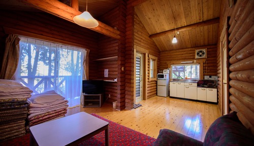 Maison (Log House with Indoor Bath)