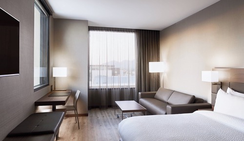 Chambre, 1 très grand lit et 1 canapé-lit