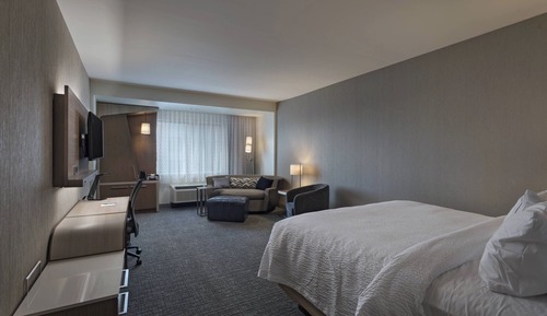 Chambre, 1 très grand lit et 1 canapé-lit (Hearing Accessible)