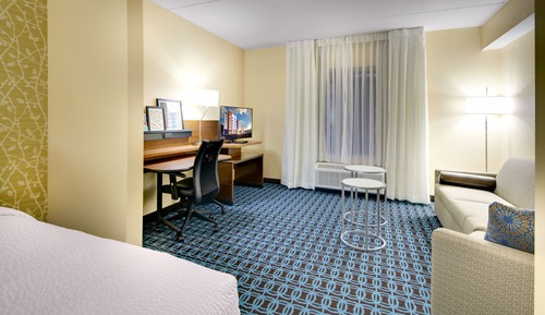 Suite, 1 très grand lit et 1 canapé-lit (Mobility Accessible, Roll-In Shower)