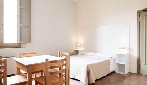 Chambre Familiale, 1 chambre, salle de bains attenante, vue cour intérieure (up to 8 people)