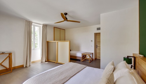 Chambre Triple Confort, salle de bains attenante, vue vignoble (Chambre )