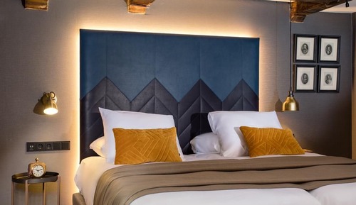 Chambre Double Supérieure, 1 très grand lit, baignoire