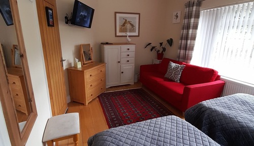 Chambre Standard avec lits jumeaux, salle de bains attenante (Ground floor twin)