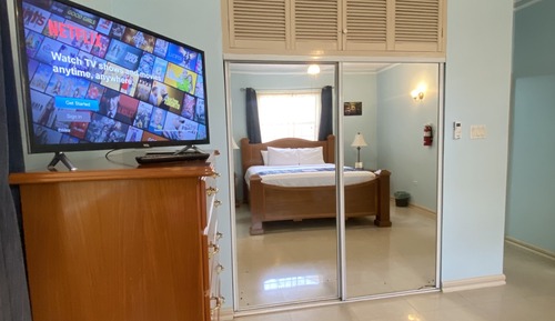 Chambre Standard, 1 très grand lit, accès piscine, côté jardin