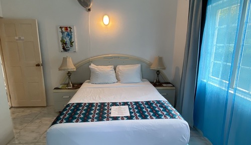 Chambre Standard, 1 grand lit, baignoire, vue mer