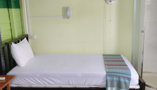 Queen Room with Balcony (B5)
