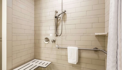 Suite, 2 grands lits, accessible aux personnes à mobilité réduite (Roll-In Shower)