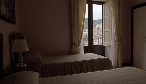 Chambre avec lits jumeaux, 2 lits une place (Piazza Plebiscito)