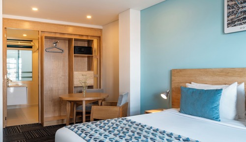 Chambre Deluxe, 1 très grand lit, balcon