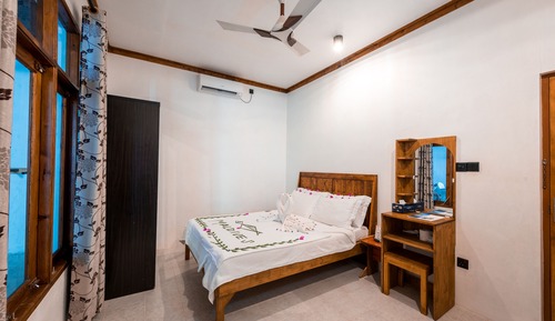 Deluxe Family Room 