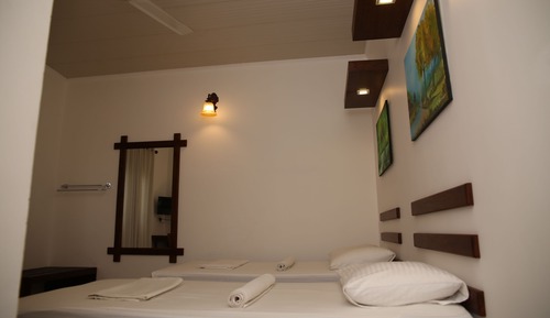 Chambre Triple Standard, plusieurs lits, non-fumeurs, vue jardin