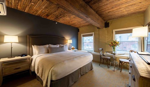 Chambre Classique, 1 très grand lit, réfrigérateur