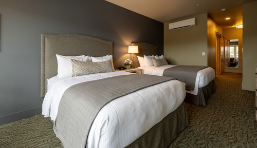 Chambre Double Classique, 2 grands lits, accessible aux personnes à mobilité réduite, réfrigérateur