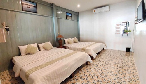 Chambre Quadruple Familiale, non-fumeurs, salle de bains privée