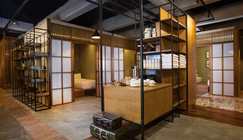 Chambre (7-bedrooms Mezzanine sharing bathroom)