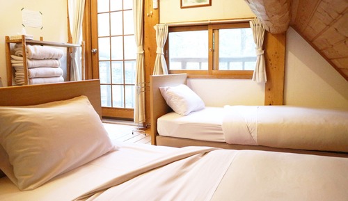 Chambre, plusieurs lits, non-fumeurs, salle de bains commune (Western-style)