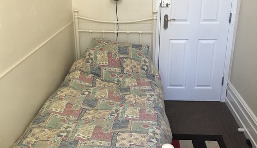 Chambre Simple, salle de bains commune
