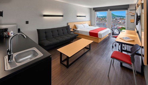Chambre Supérieure, 1 très grand lit et 1 canapé-lit